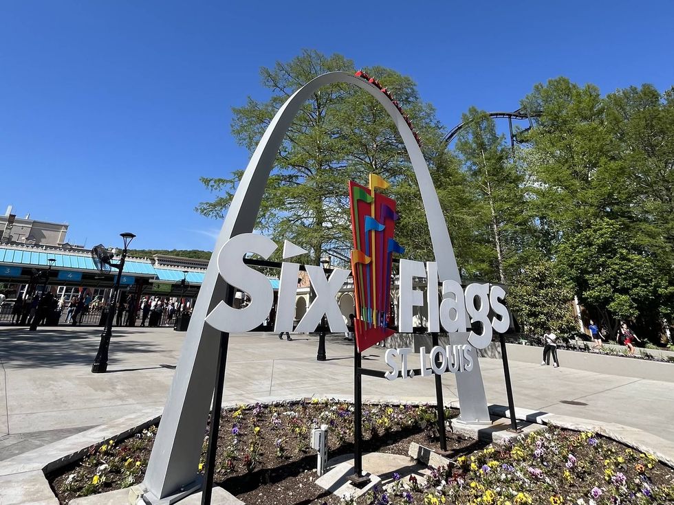 Sign outside Six Flags St. Louis