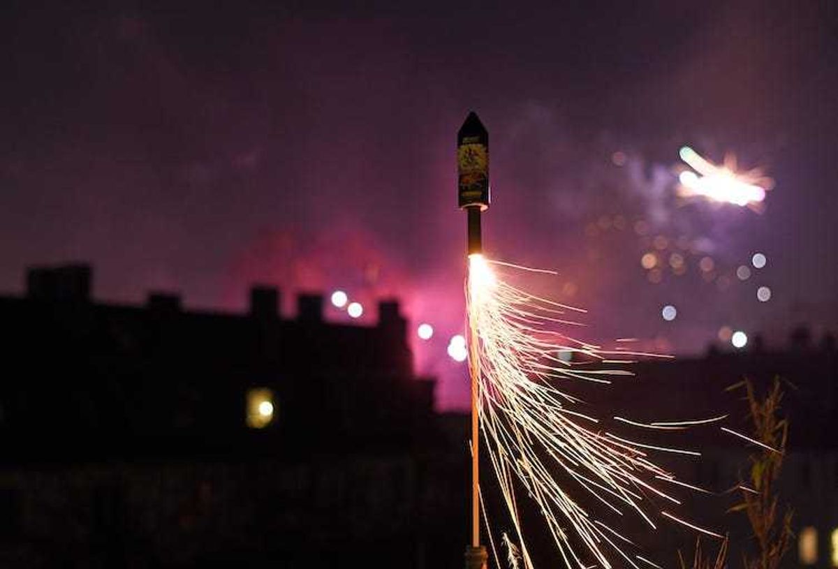 Silvester Rocket, lighting fireworks