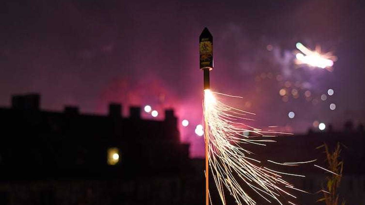 Silvester Rocket, lighting fireworks