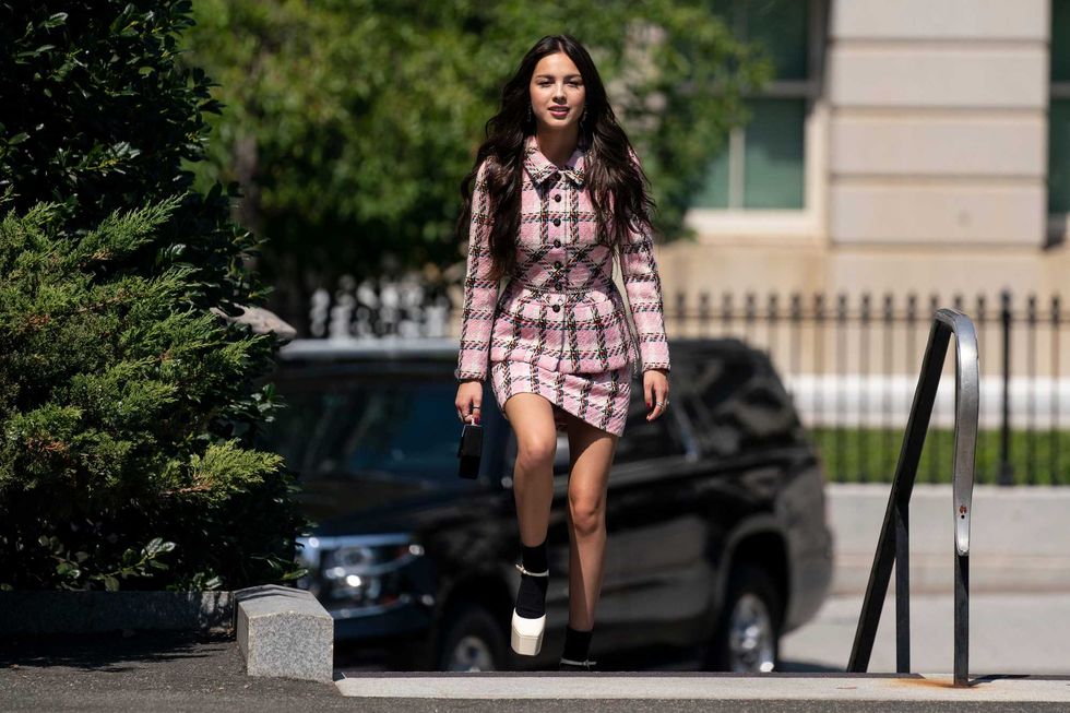 Singer Olivia Rodrigo arrives at the White House to promote the COVID-19 vaccine, Wednesday, July 14, 2021, in Washington. ()