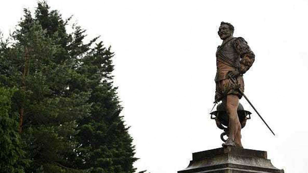 Sir Francis Drake statue England