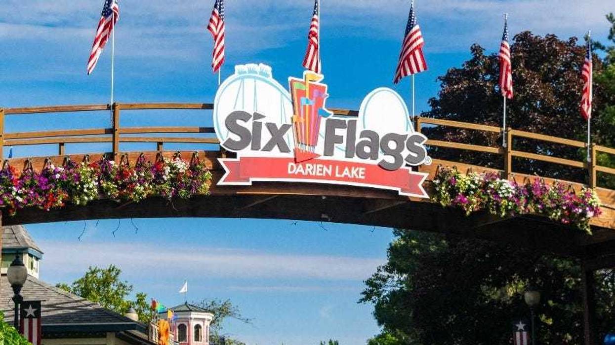 Six Flags hiring