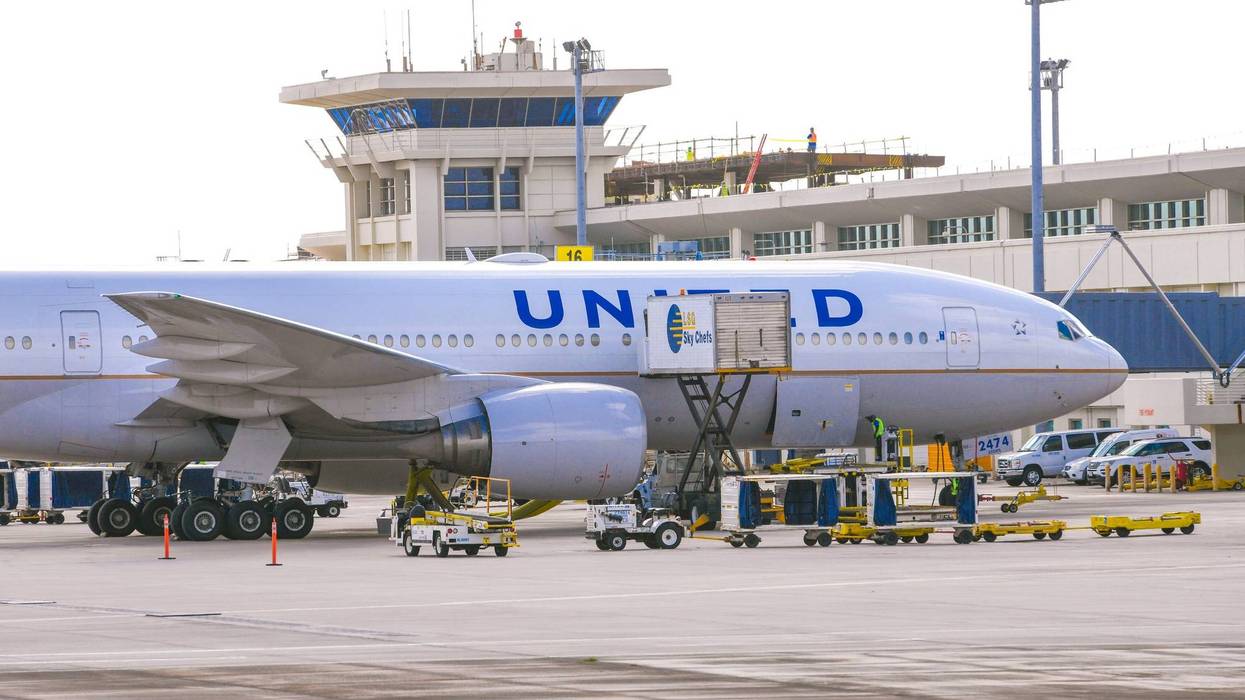 Six United Airlines employees sue the company over mandatory vaccination policy