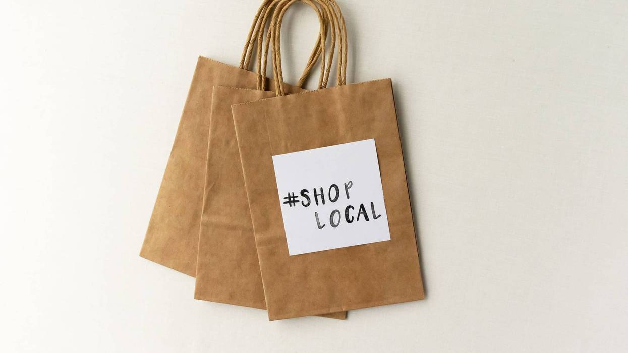 Small shops in IL band together to boost holiday sales