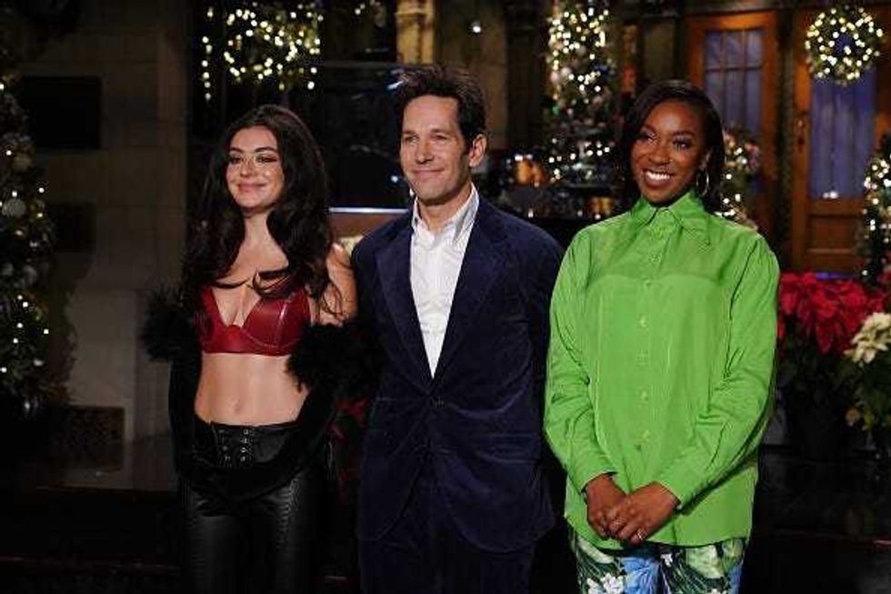 'SNL' to air without studio audience, 'limited' cast and crew due to COVID spike