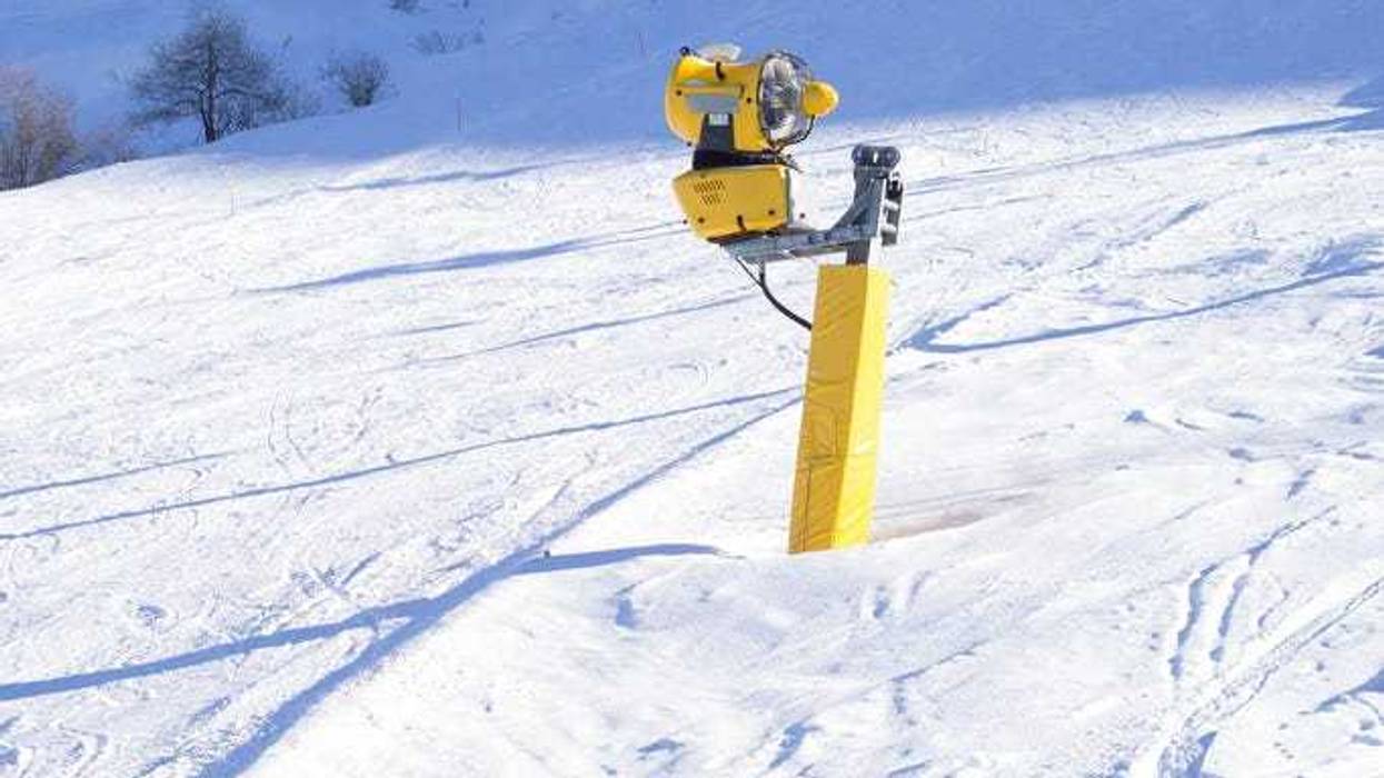 Snow making machine