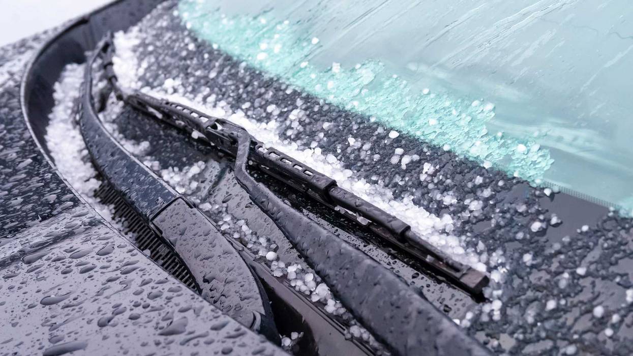 snow-slush-windshield-GettyImages-1073879232.jpg