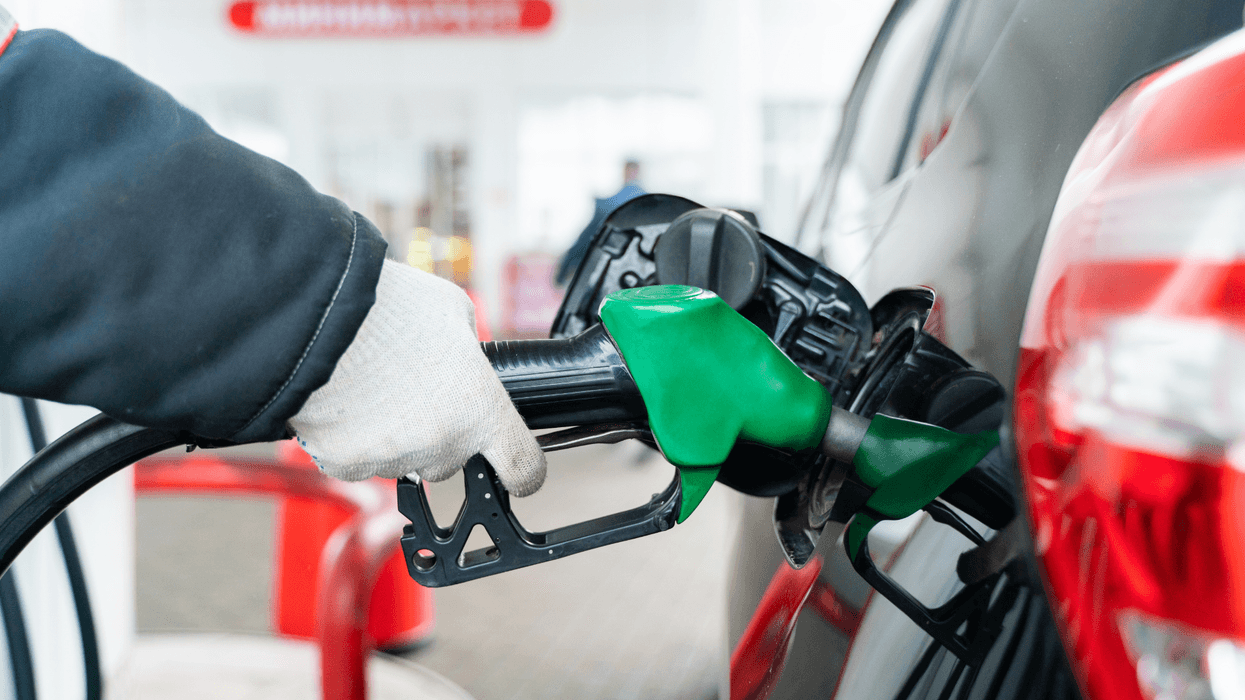 SoCal gas prices continue dropping