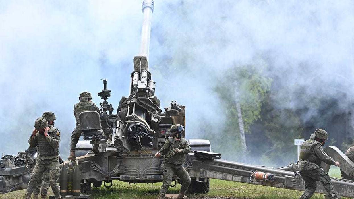 Soldiers of the Spanish Army fire a M777 howitzer artillery cannon -- what U.S. troops will train Ukrainian soldiers to use -- during live fire exercises at the Grafenwoehr military training grounds on May 19, 2021 near Grafenwoehr, Germany. (Photo by Lennart Preiss/Getty Images)