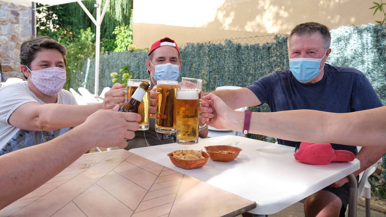 Some Chicago restaurants and bars requiring masks and COVID-19 vaccination proof