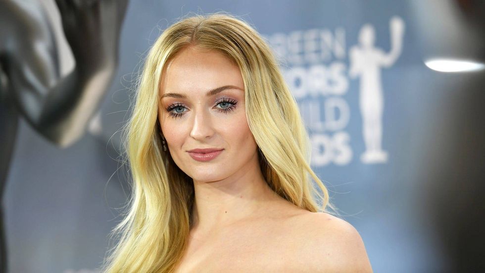 Sophie Turner blasts 'grown old men' taking pictures of her daughter