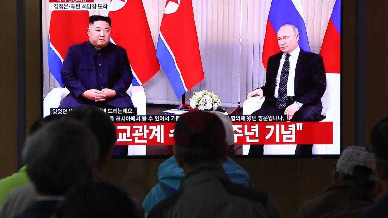 South Koreans watch a television broadcast reporting the North Korean Leader Kim Jong Un meeting with Russian President Vladimir Putin, at the Seoul railway station on April 25, 2019 in Seoul, South Korea.