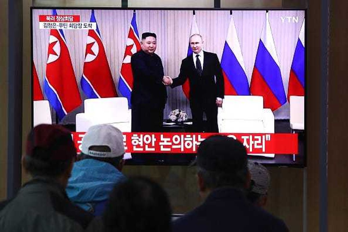 South Koreans watch a television broadcast reporting the North Korean Leader Kim Jong Un meeting with Russian President Vladimir Putin, at the Seoul railway station on April 25, 2019 in Seoul, South Korea.