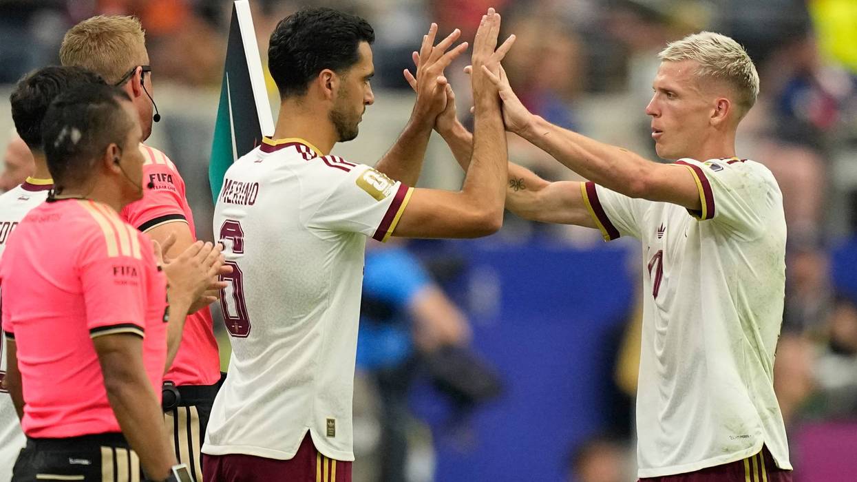 Spain practices outside before the World Cup final as smoke fills the air in northern New Jersey