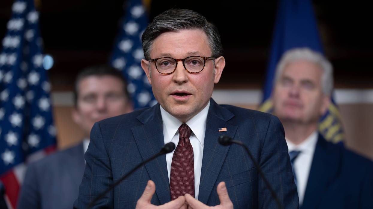 Trump signs executive action to pay TSA employees after Congress fails to agree on DHS funding