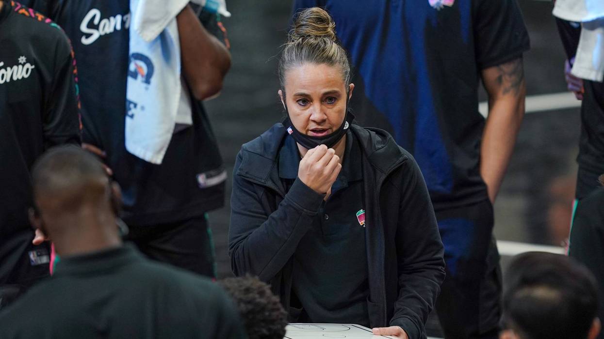 Spurs assistant coach Becky Hammon talking to players.