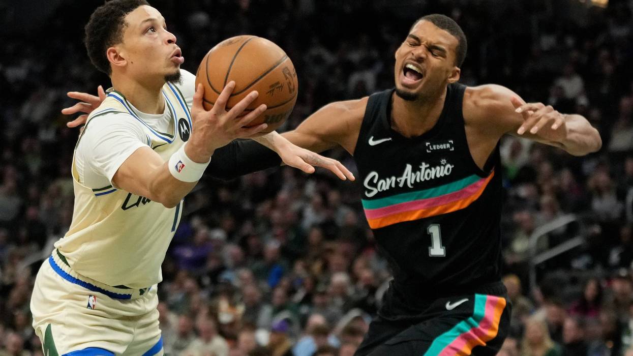 Spurs Bucks Basketball