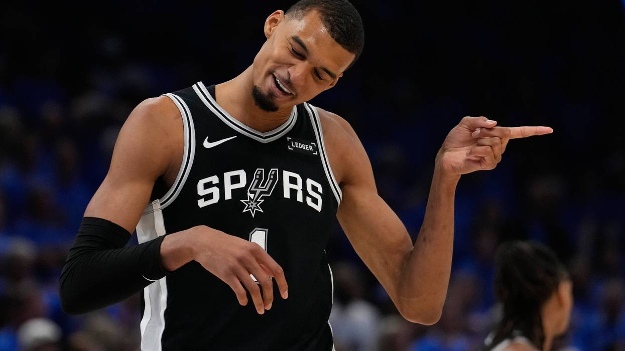 Spurs Thunder Basketball 9284