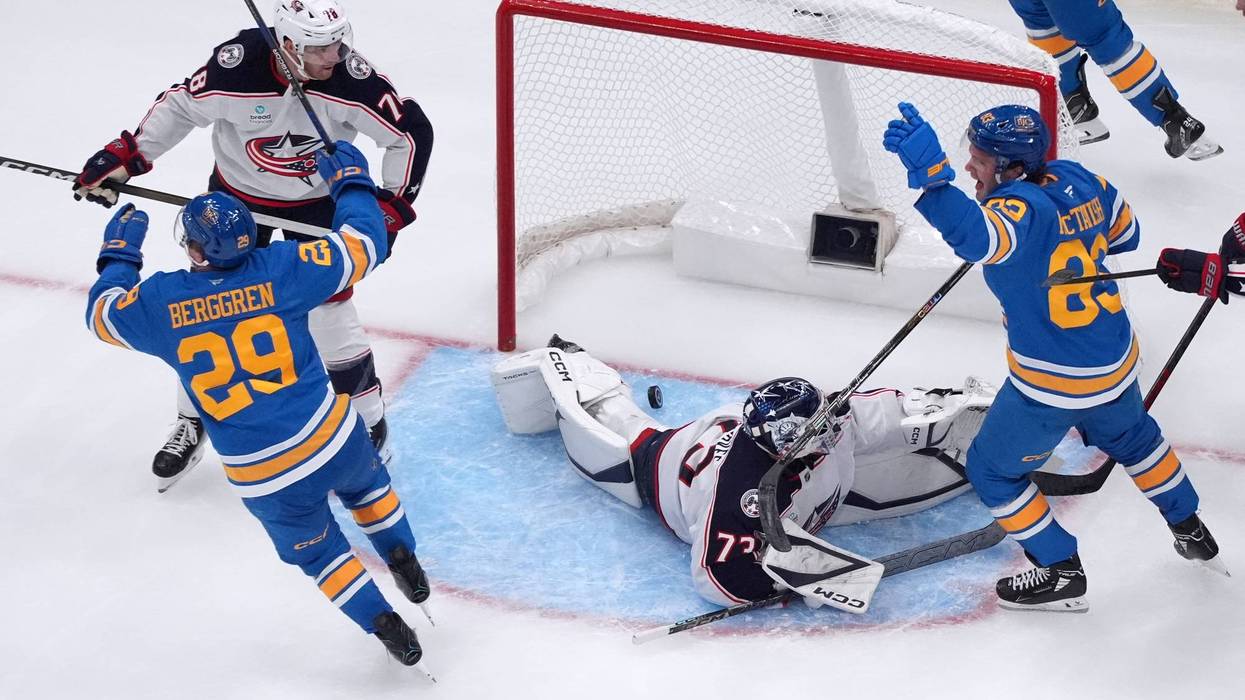 Snuggerud, Holloway lift Blues to 5-3 victory over Blue Jackets