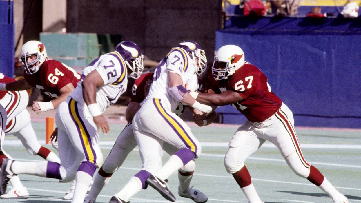 St. Louis Cardinals tackle Luis Sharpe (67) in action against the Minnesota Vikings at Busch Stadium. The Cardinals defeated the Vikings 41-31.