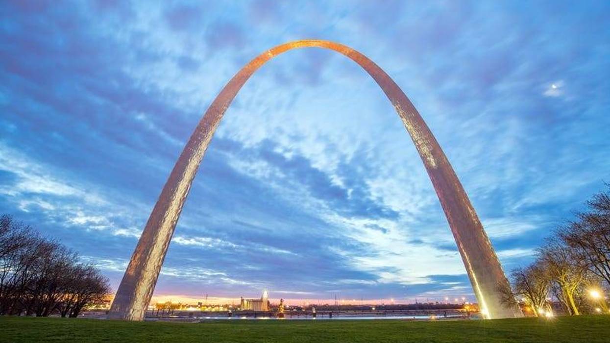 St. Louis Gateway Arch in Missouri at twilight