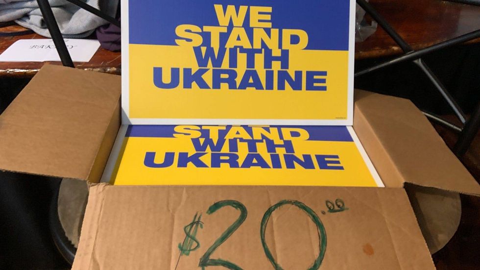 Stand with Ukraine signs