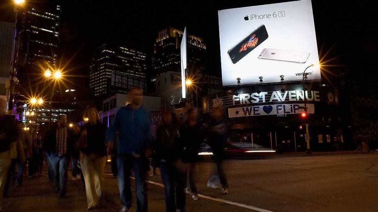 Starting tonight through the end of October, Warehouse District Live returns to Downtown Minneapolis.