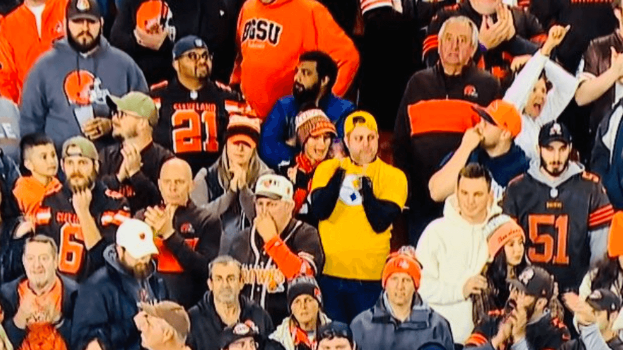Steelers fans take the stands