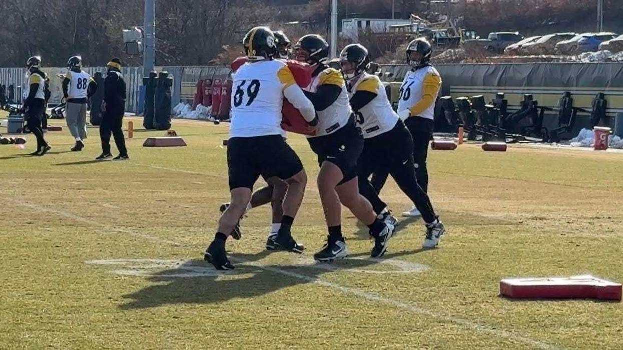 Steelers offensive line work at practice