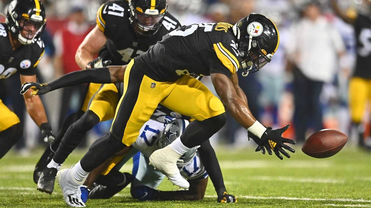 Steelers safety Antoine Brooks Jr. (25) recovers a fumble