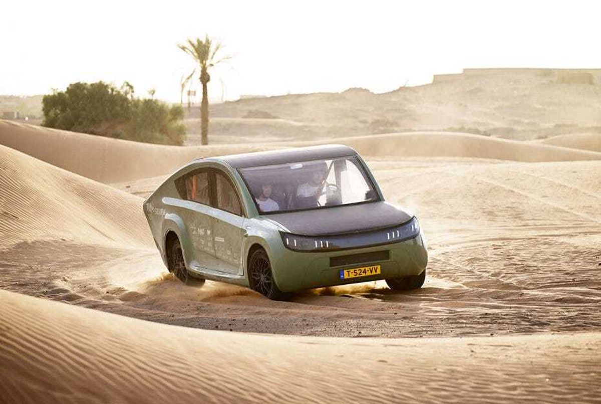 Stella Terra, the world's first off-road solar car, reaches the Sahara after a 1,000 km trip through Morocco