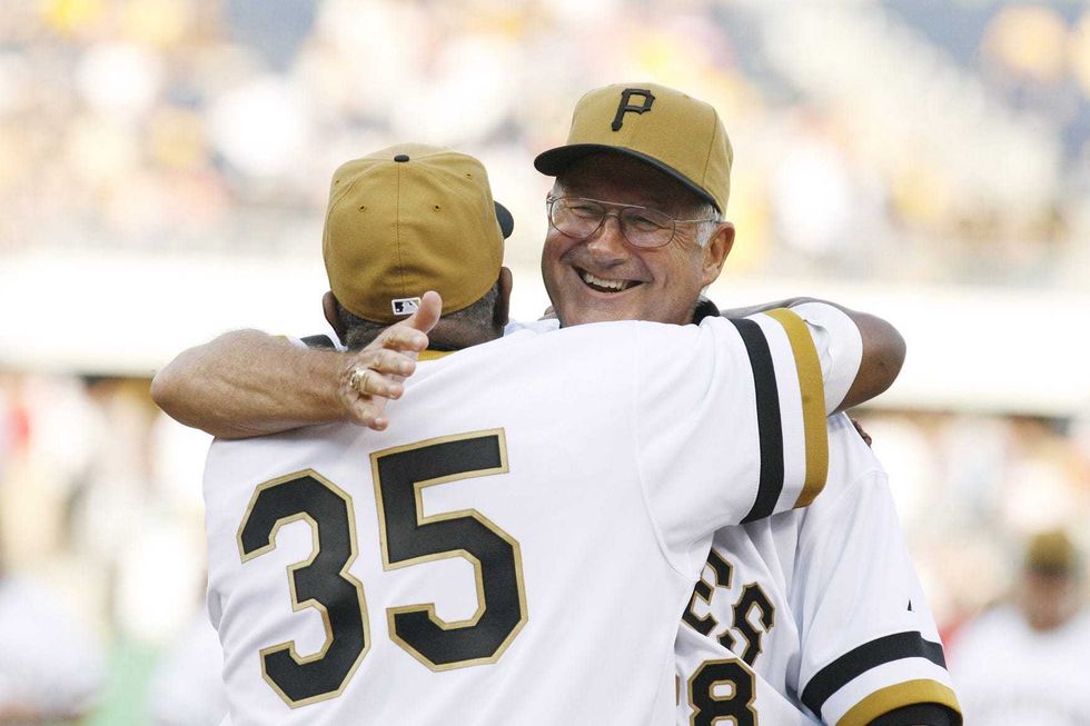 Steve Blass hugging Manny Sanguillen