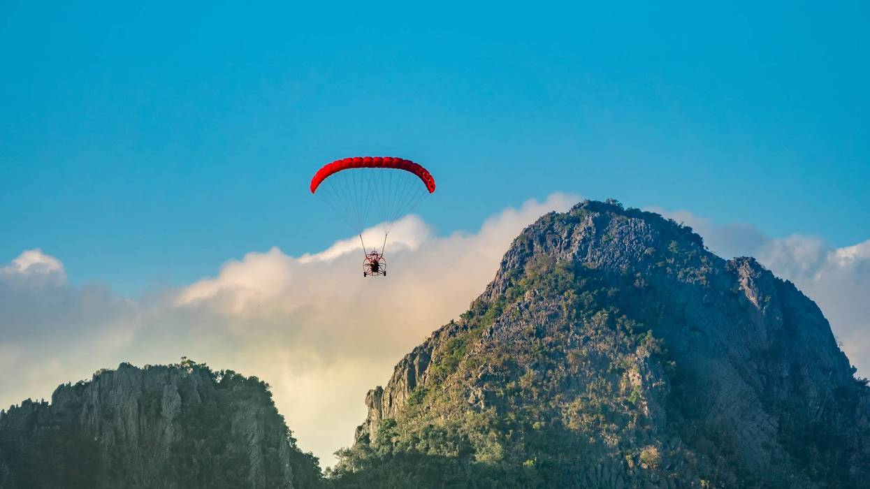 One injured after paragliding accident in the Upstate
