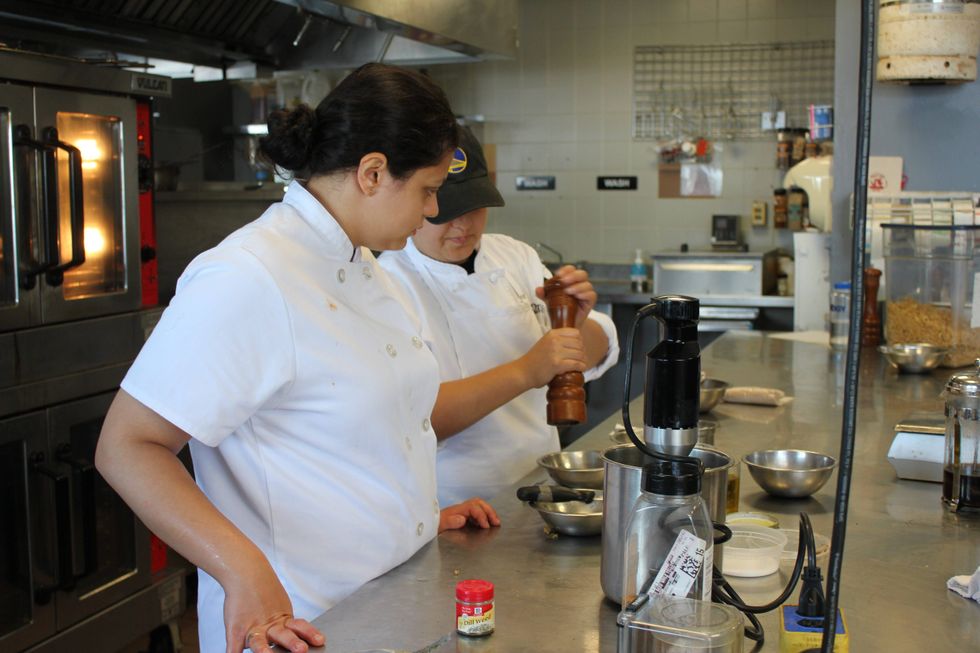 Students working in the Drexel Food Lab.