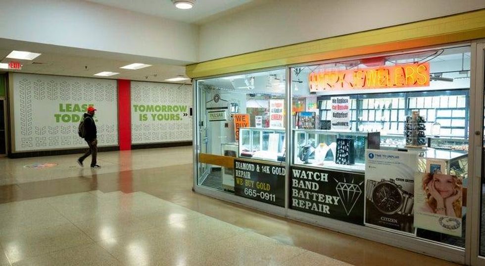 Suburban Station merchants say homeless services hub is valued, but doesn\u2019t \u2018belong down here\u2019 15