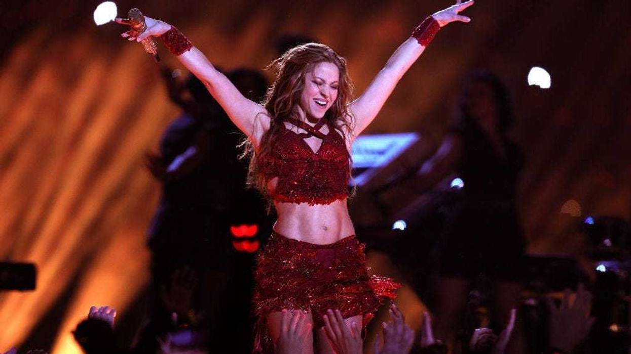 super bowl halftime show 2020, super bowl halftime show, shakira, shakira's tongue, Jennifer Lopez