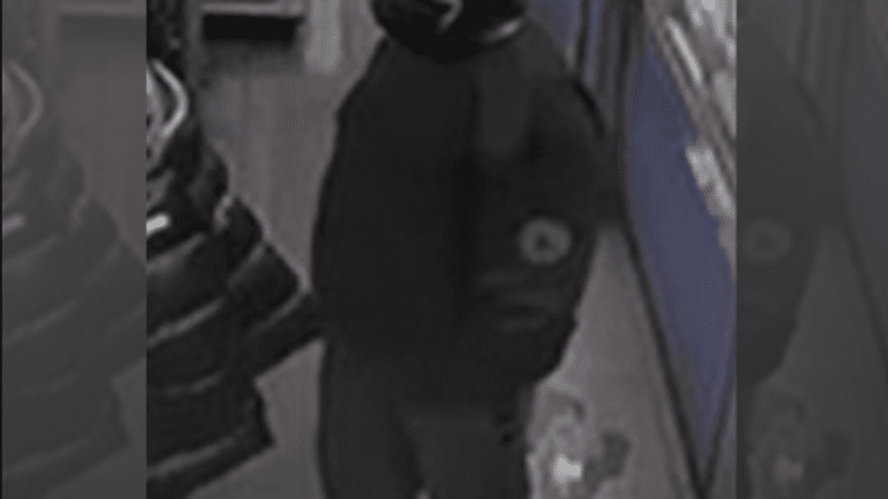 Suspect sought for shooting man in head during Manhattan fish market robbery