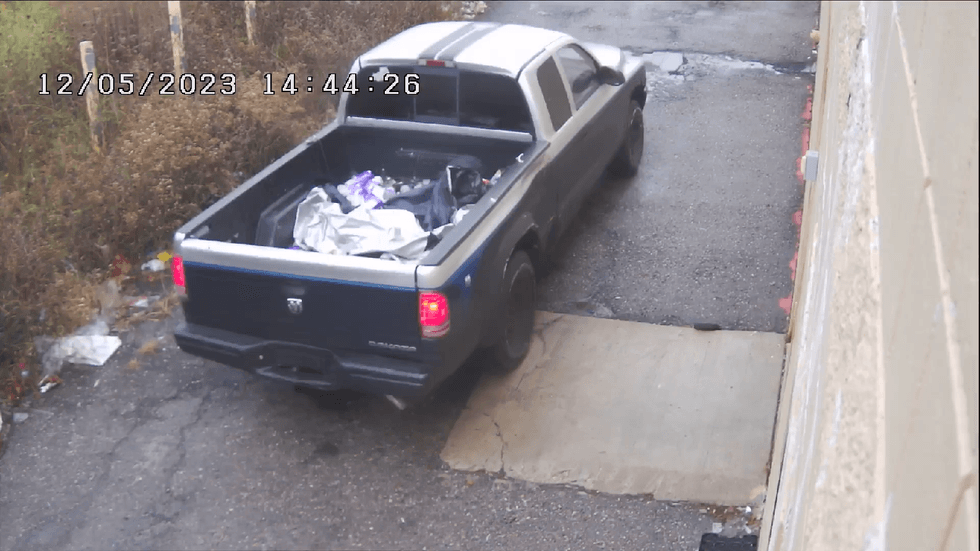 suspect vehicle in theft from dollar store