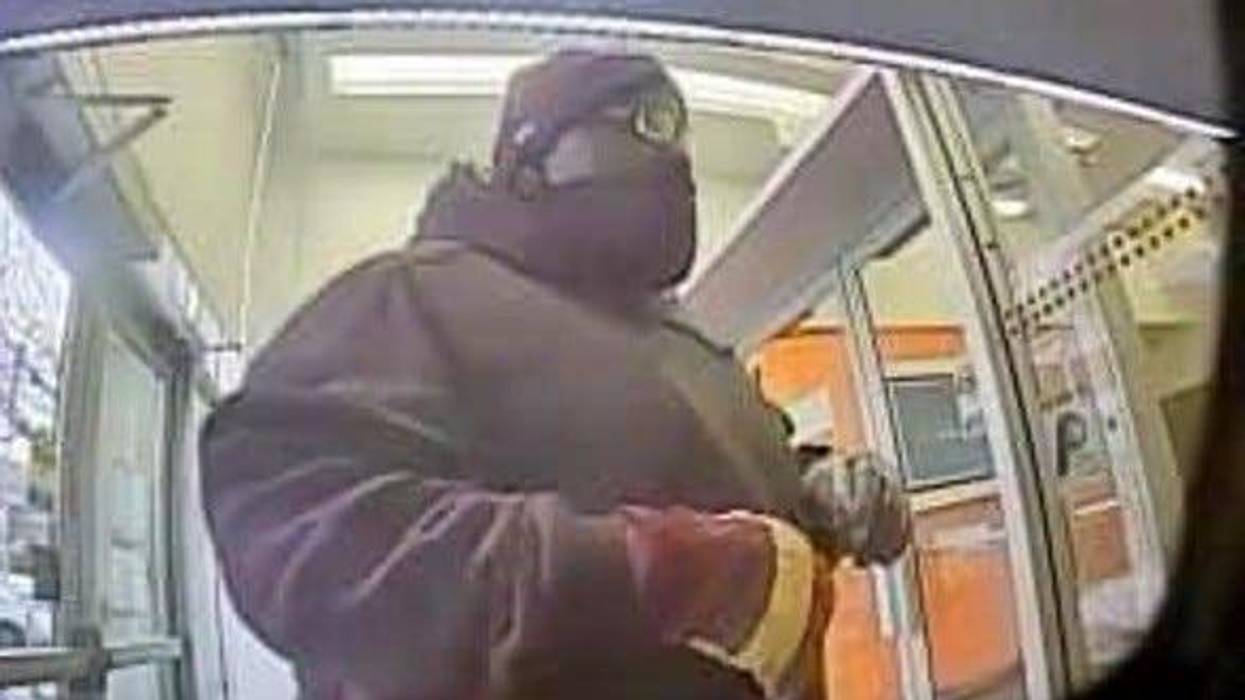 Suspect wanted in Pontiac bank robbery