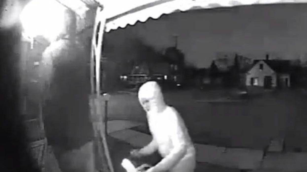 Suspects on porch of Detroit home before firebombing