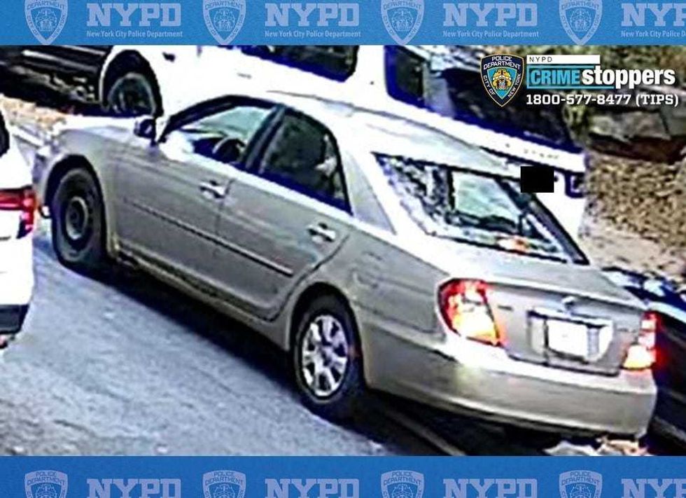 Suspects wanted for shooting man during attempted robbery in the Bronx