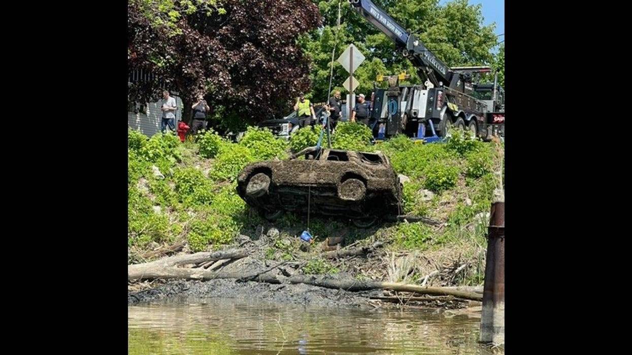 SUV pulled from St. Clair County's Black River