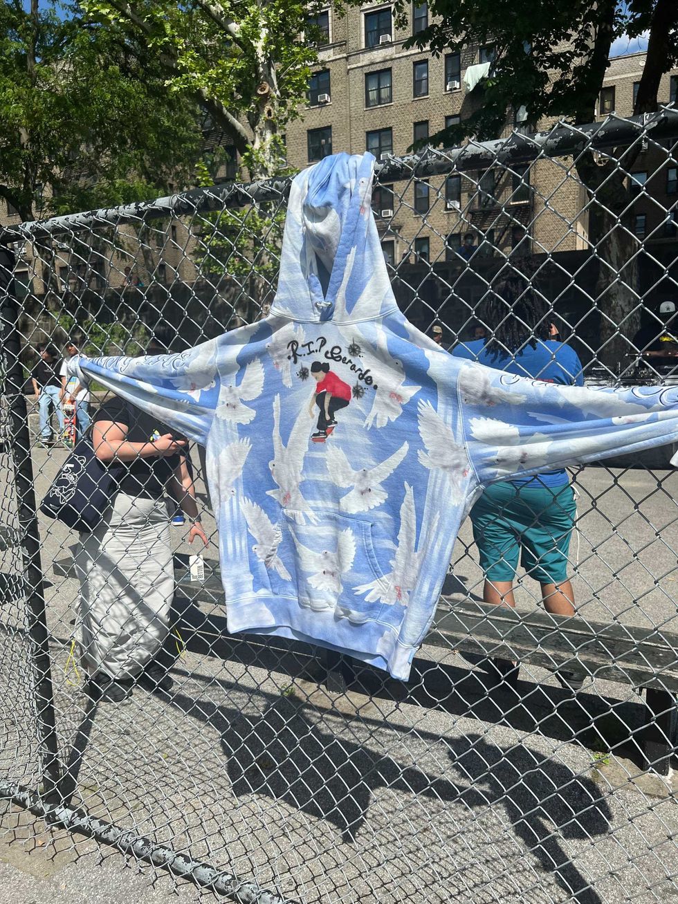 Sweatshirt honoring Gerardo Rivas