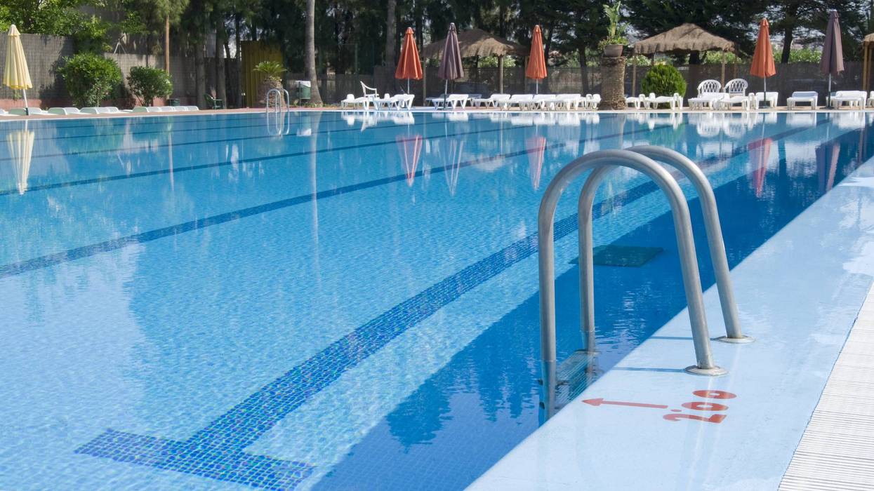Swimming pool with stairs