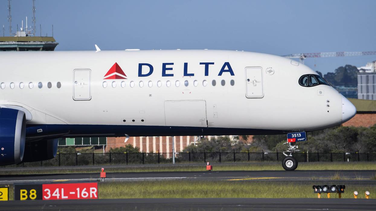 SYDNEY, AUSTRALIA - OCTOBER 31: A Delta airlines aircraft landing from Los Angeles at Kingsford Smith International airport on October 31, 2021 in Sydney, Australia. Australia's COVID-19 border restrictions will ease from Monday 1 November to allow quarantine-free travel. Fully vaccinated international travellers into New South Wales and Victoria will no longer be required to enter mandatory hotel quarantine. Australian citizens will also be able to leave the country without requiring a travel exemption. Prior to the restrictions lifting on 1 November, all international arrivals are required to complete 14-days of mandatory hotel quarantine.