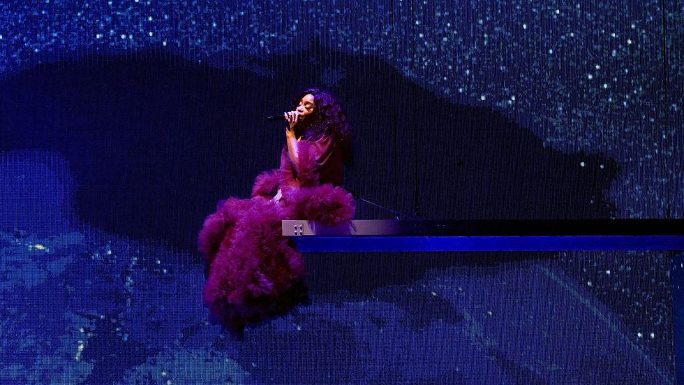 SZA wants to bring a free show to Philadelphia after the deluxe drop of 'SOS'