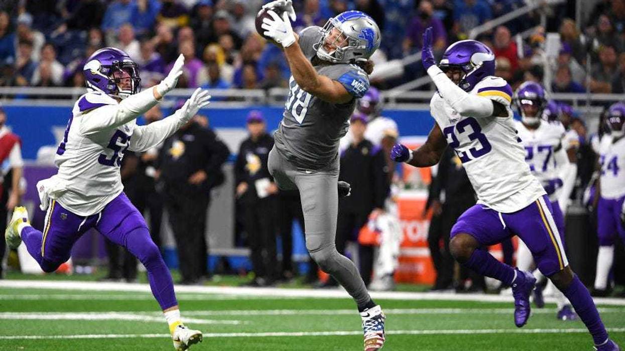 T.J. Hockenson #88 of the Detroit Lions catches the ball during the second quarter against the Minnesota Vikings at Ford Field on December 05, 2021 in Detroit, Michigan.