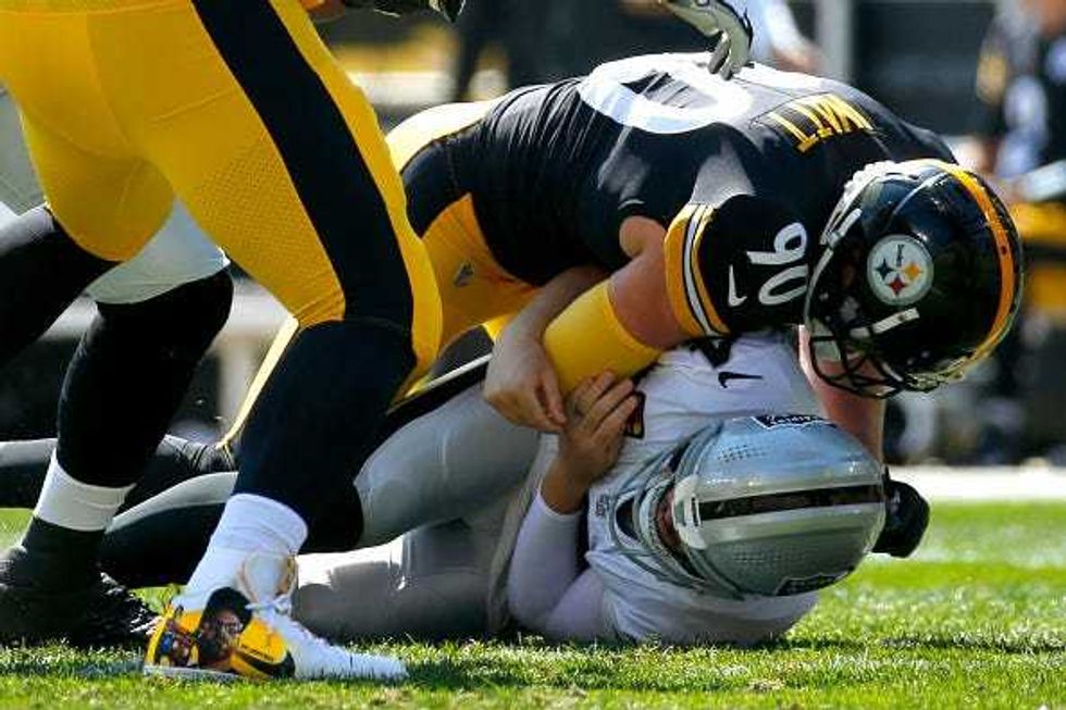 T.J. Watt tackles Raiders QB Derek Carr