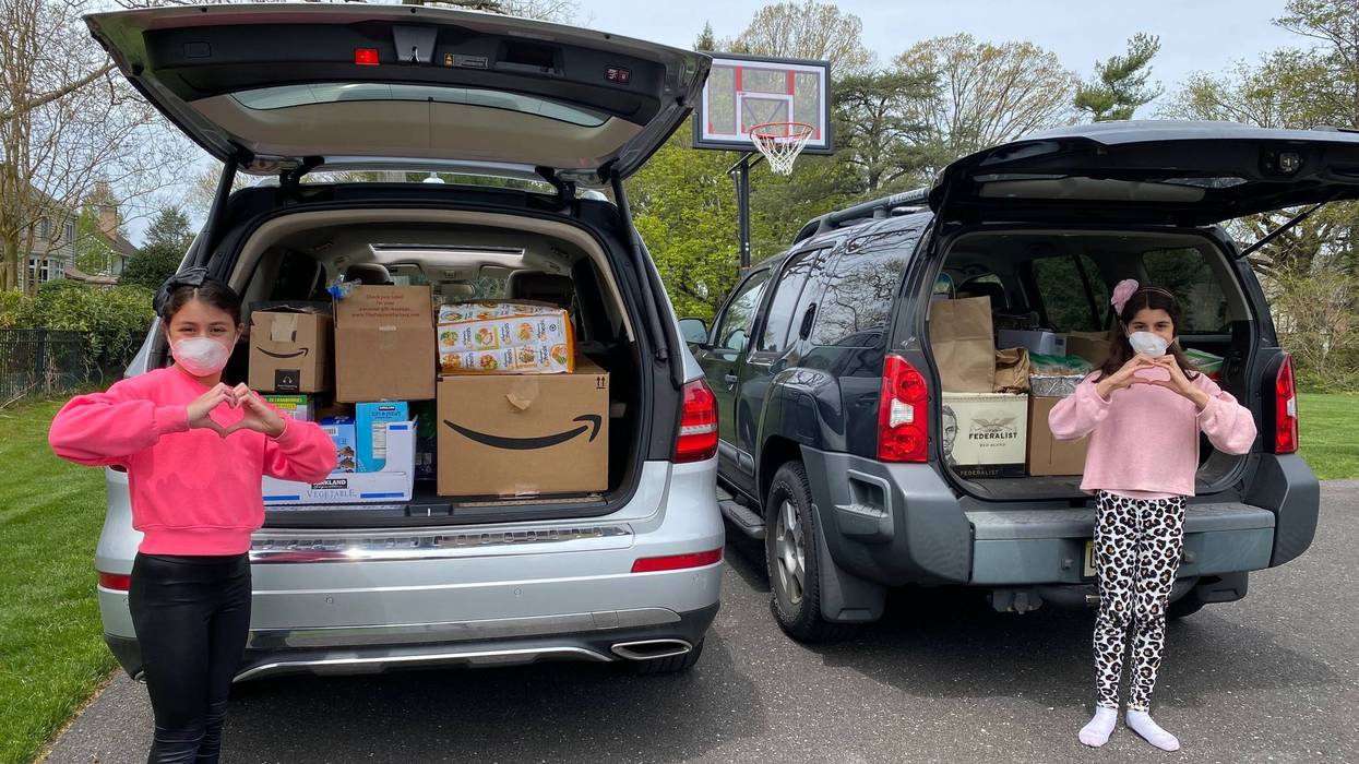 Tamar Hovnanian's daughters, Annabelle and Ella, donating sandwiches.