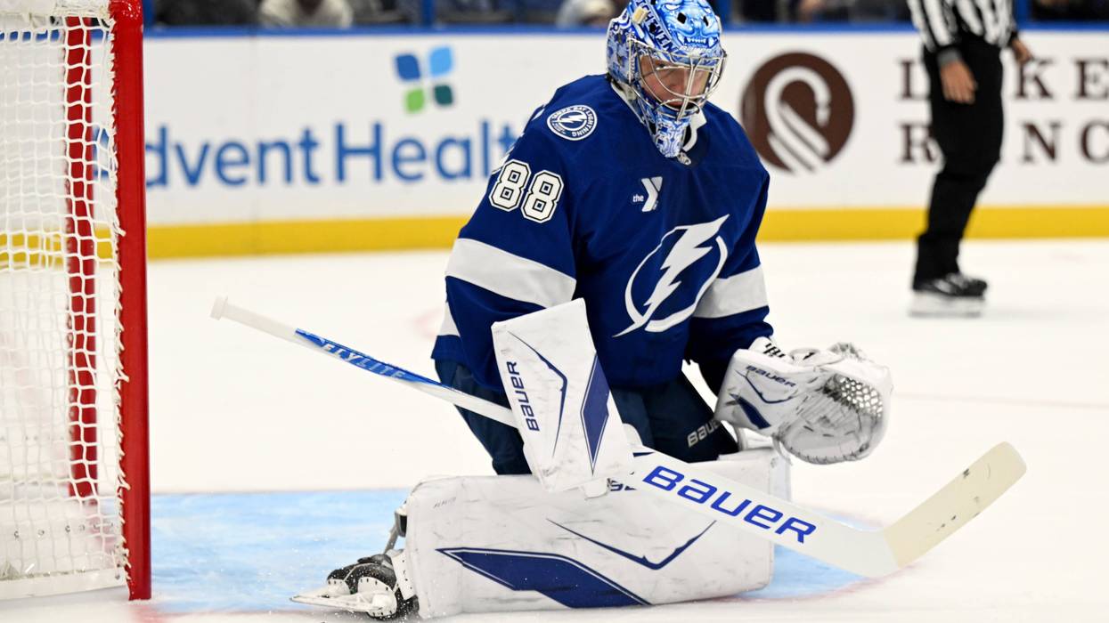 Lightning roll past the winless Flyers 4-1 as Vasilevskiy ties Andy Moog on career wins list